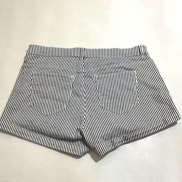 H&M Women’s Striped Short - Picture 3 of 6
